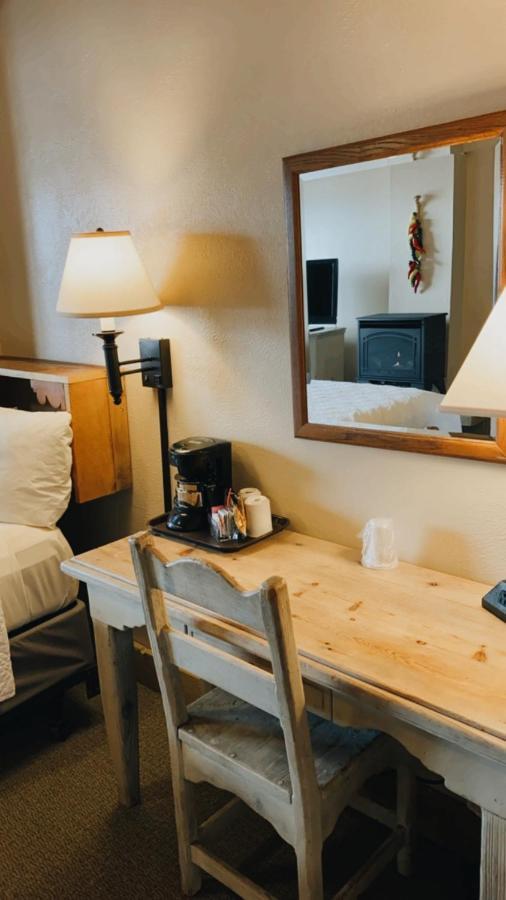 Chama Trails Motel Bagian luar foto